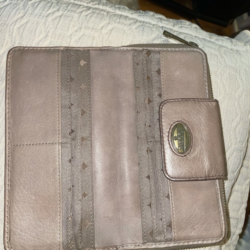 Lovely Fossil Wallet Neutral Metallic Gorgeous Color Pallet. - Picture 11 of 14